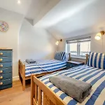 4 Smiddy Hill Holiday home *